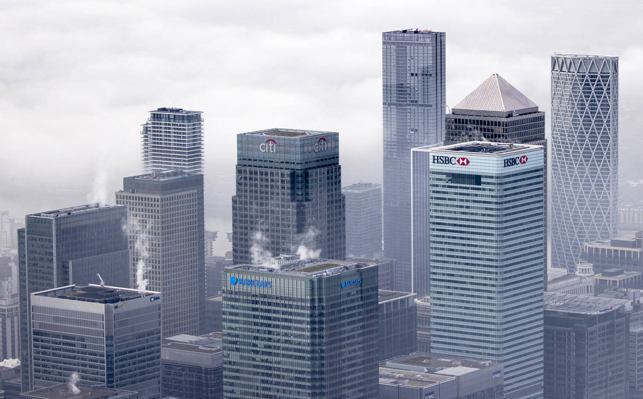 Caso de Estudio: Arquitectura de UX y Diseño de UI para la Banca y Regulación Global de HSBC